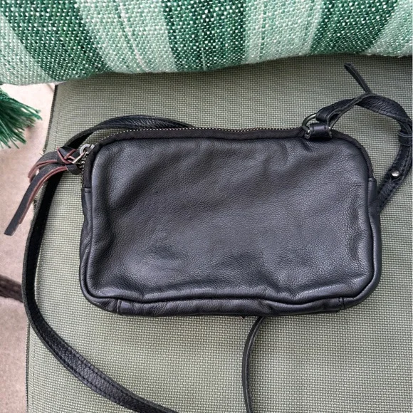 Liebeskind Janina 9695 Black Leather Mini Crossbody Bag Double Zipper Minimalist - Picture 4 of 7